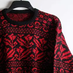 بافت طرحدار قرمز