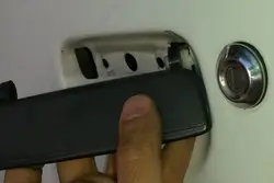 تعمیر و تعویض دستگیره درب خودرو