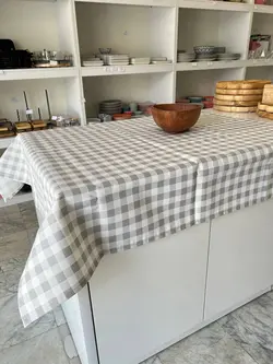 رومیزی داک چهارخانه طوسی متوسط