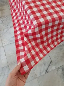 زیرانداز چهارخانه درشت قرمز