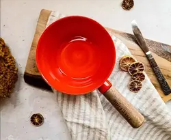 ماهیتابه دسته دار چوبی