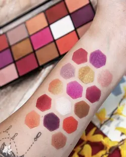 پالت سایه چشم میکاپ رولوشن مدل Reloaded Red Alert - فروشگاه زیبایی سبز