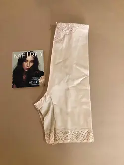 گن زنانه شلوارکی، کمر پهن