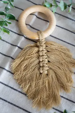 آویز حلقه ای مکرومه قهوه ای