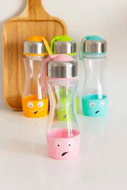 قمقمه طرح لبخند بنددار صورتی