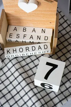 تقویم چوبی دو رنگ