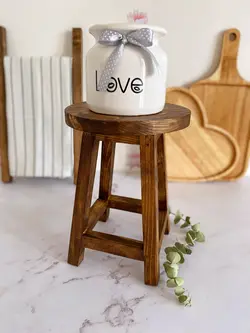 چهارپایه چوبی نقلی