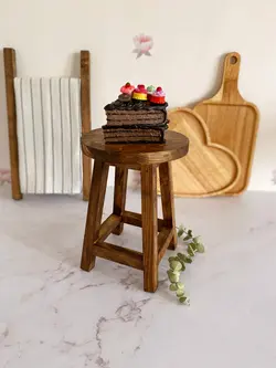 چهارپایه چوبی نقلی
