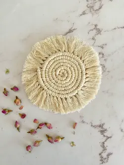 زیرلیوانی مکرومه گرد کرمی