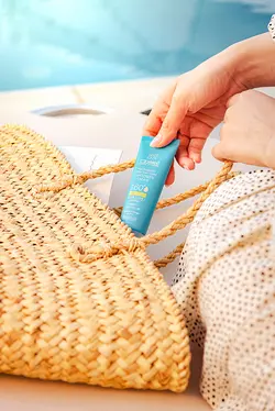 کرم ضد‌آفتاب رنگی +SPF60 - مناسب پوست‌های چرب و جوش‌دار