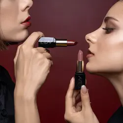 رژ لب‌های جامد این‌لی