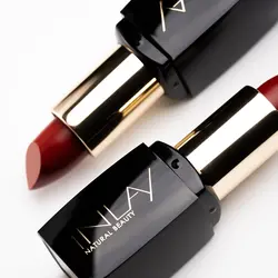 رژ لب‌های جامد این‌لی