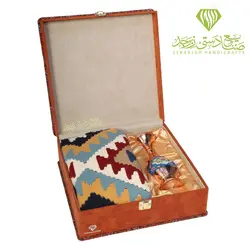ست گلیم و گلدان مس و پرداز در جعبه ترمه سایز ۱