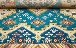 فرش ماشینی رادین طرح گبه بختیاری زمینه آبی کله غازی