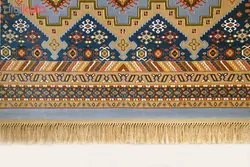 فرش ماشینی فرش رادین طرح گبه بختیاری رنگ زمینه آبی روشن