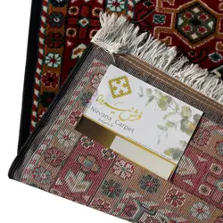 فرش ماشینی نیروانا طرح گبه کد 784 زمینه سورمه ای