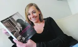 آدم های خوشبخت کتاب می خوانند و قهوه می نوشند