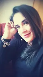 از شن و خاکستر