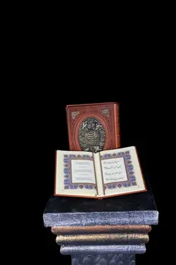 رباعیات خیام وزیری 2زبانه معطر چرم و مس جعبه دار