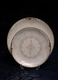 چینی توس طرح هارلوتا طلا+کرمی ۳۰پارچه