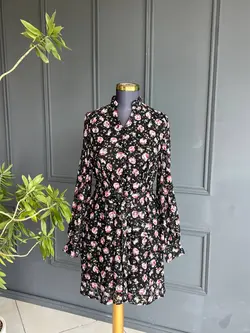 پیراهن اسکارلت گل دار زمینه مشکی