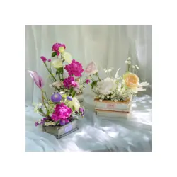 گلدان گل کتاب