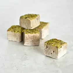 گیمو شکلات شیری و پسته