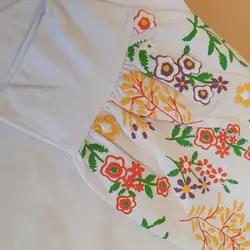 بلوز استین بلند بهاری طرح استین گل در رنگبندی جذاب