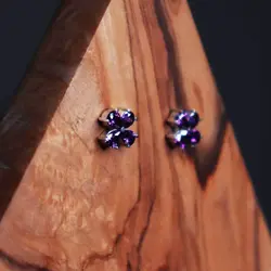 گوشواره چهار پر با نگین بنفش