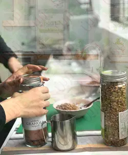 گرانولا نوتلا و فندق شیشه ای  حجم 380 گرم