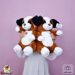 عروسک سگ نشسته بامزه