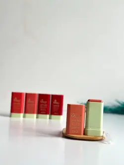 رژگونه استیکی برند QUEEN MINI - زیبارو فروش عمده لوازم آرایشی و بهداشتی