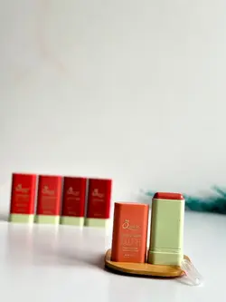 رژگونه استیکی برند QUEEN MINI - زیبارو فروش عمده لوازم آرایشی و بهداشتی