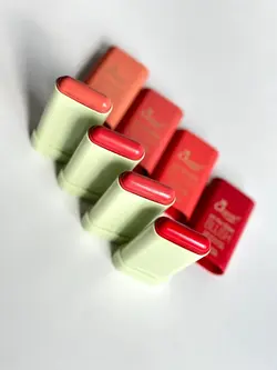 رژگونه استیکی برند QUEEN MINI - زیبارو فروش عمده لوازم آرایشی و بهداشتی