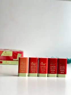 رژگونه استیکی برند QUEEN MINI - زیبارو فروش عمده لوازم آرایشی و بهداشتی