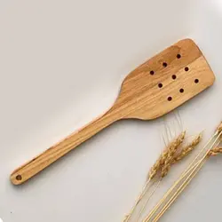 کفگیر چوبی سوراخ دار