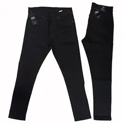 لی زارا اسکینی - پوشاک دانیل