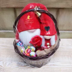 سبد گل عروسک و شکلات HiddenLove