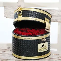 جعبه گل مروارید سیاه گل های میخک قرمز