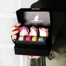 جعبه گل و شیرینی ماکارون لاوین رز لب صورتی