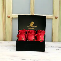 جعبه گل لاوین مشکی مدل ۶ شاخه گل رز هلندی قرمز