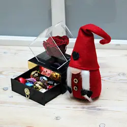 پکیج گل رز جاودان قرمز به همراه عروسک و شکلات