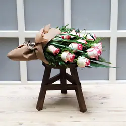 دسته گل رز هلندی لب ماتیکی ۱۵،۱۱،۷ شاخه ( به همراه جعبه و بسته بندی )