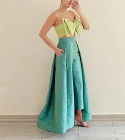 تاپ پاپیونی مغز پسته ای و شلوار دنباله دار تافته سبز آبی