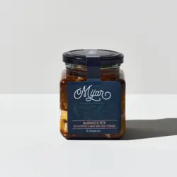 پنیر مزه دار شده با پرک فلفل و پودر چیلی