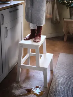 چهارپایه چوبی ایکیا مدل BEKVÄM سفید