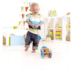 اسباب بازی چرخ دار چوبی ماشین چمن زنی Hape
