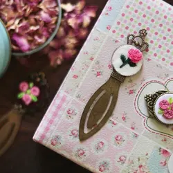 نشان کتاب گلدوزی شده