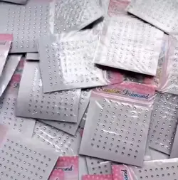 ✨برگه ی ۱۰۰ تایی نگین میکاپ(پیرسینگ)✨