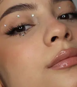 ✨برگه ی ۱۰۰ تایی نگین میکاپ(پیرسینگ)✨